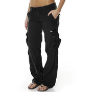 Women's streetwear cargo trousers with a loose fit and cargo pockets