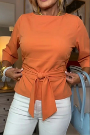 Top dames met strikdetail in de taille en 3/4 mouw
