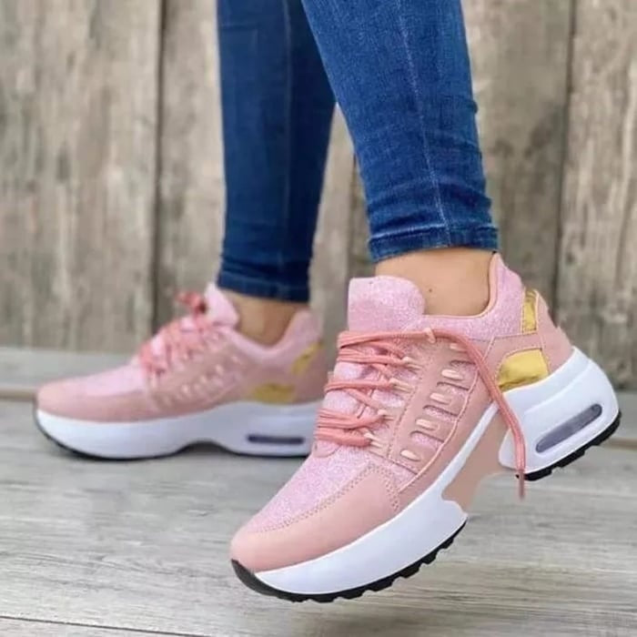 Roze AirFlex damessneakers met comfortabele zool, gedragen met jeans