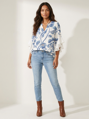 Women's blouse with floral print - Timelessly elegant with a V-neck