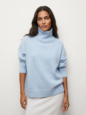 Gebreide coltrui met hoge kraag, oversized pasvorm, lichtblauwe tint