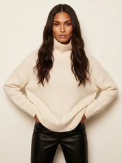 Gebreide oversized coltrui met hoge hals, lichtbeige
