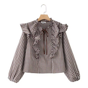 Geruite blouse met ruches, striksluiting en lange pofmouwen.