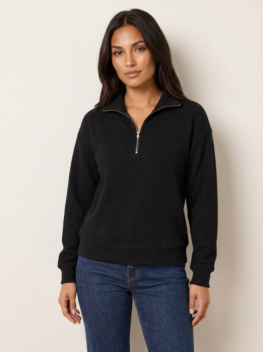 Dames trui met col, zwarte halfzip trui met lange mouwen, vooraanzicht.
