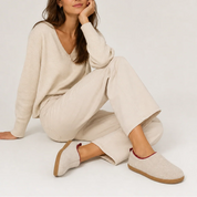 Beige damespantoffels met zachte binnenvoering en platte zool