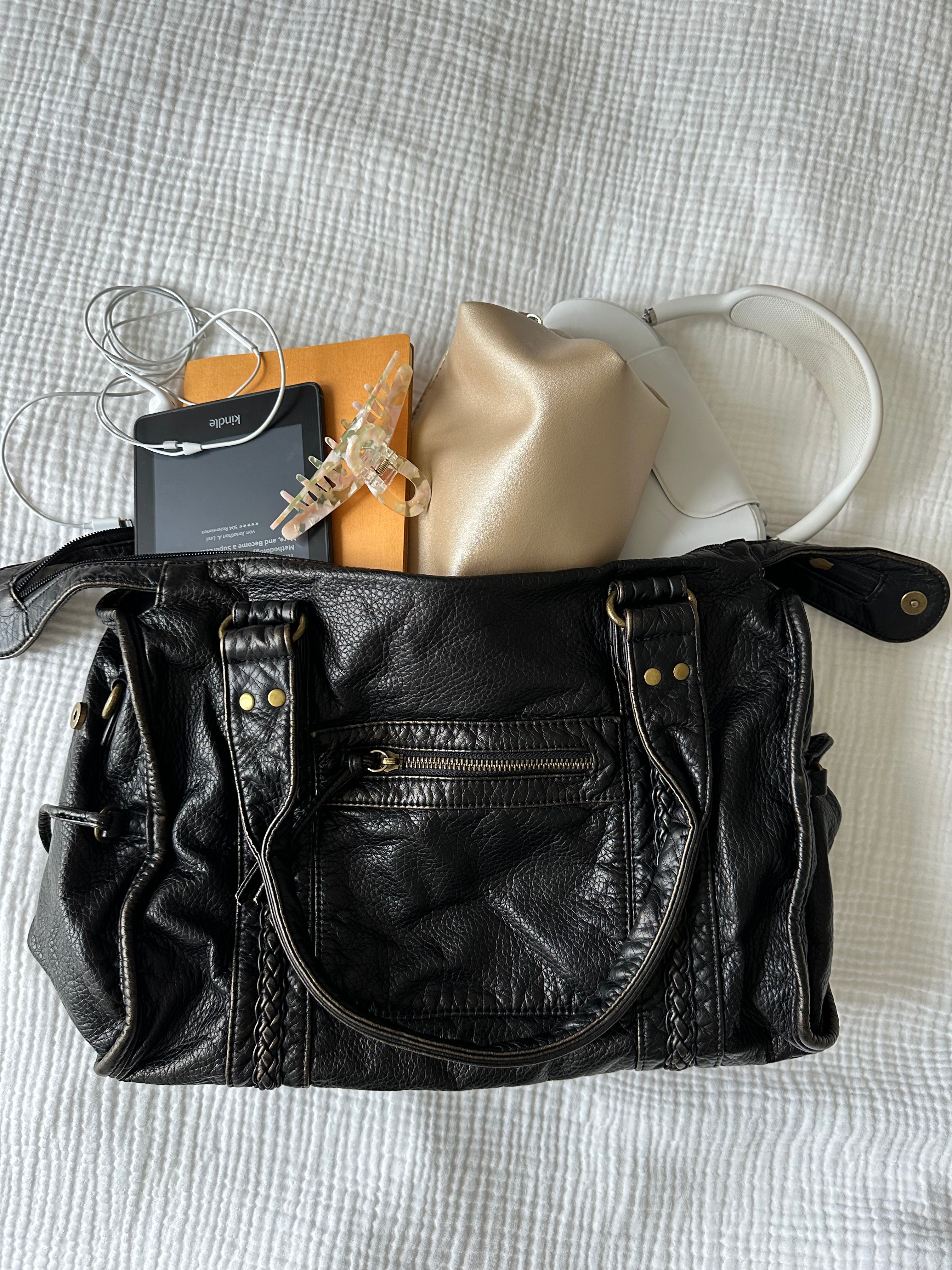 Women's vintage faux leather shoulder bag with zip