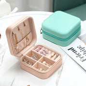 Portable jewellery box for rings and necklaces