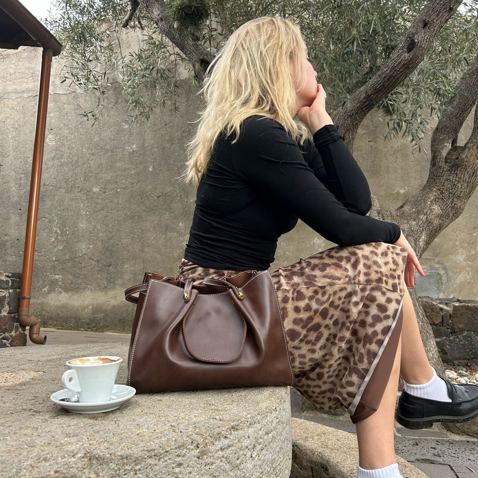 Dames Schoudertas – van Vegan Leer Ruim Elegant Model Donkerbruin / 32 x 13 x 25cm - AIDA LENA