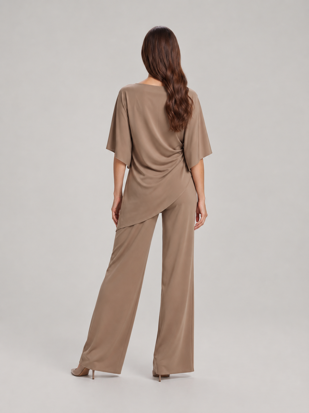 Tweedelige set dames met gedrapeerde top en wijde broek