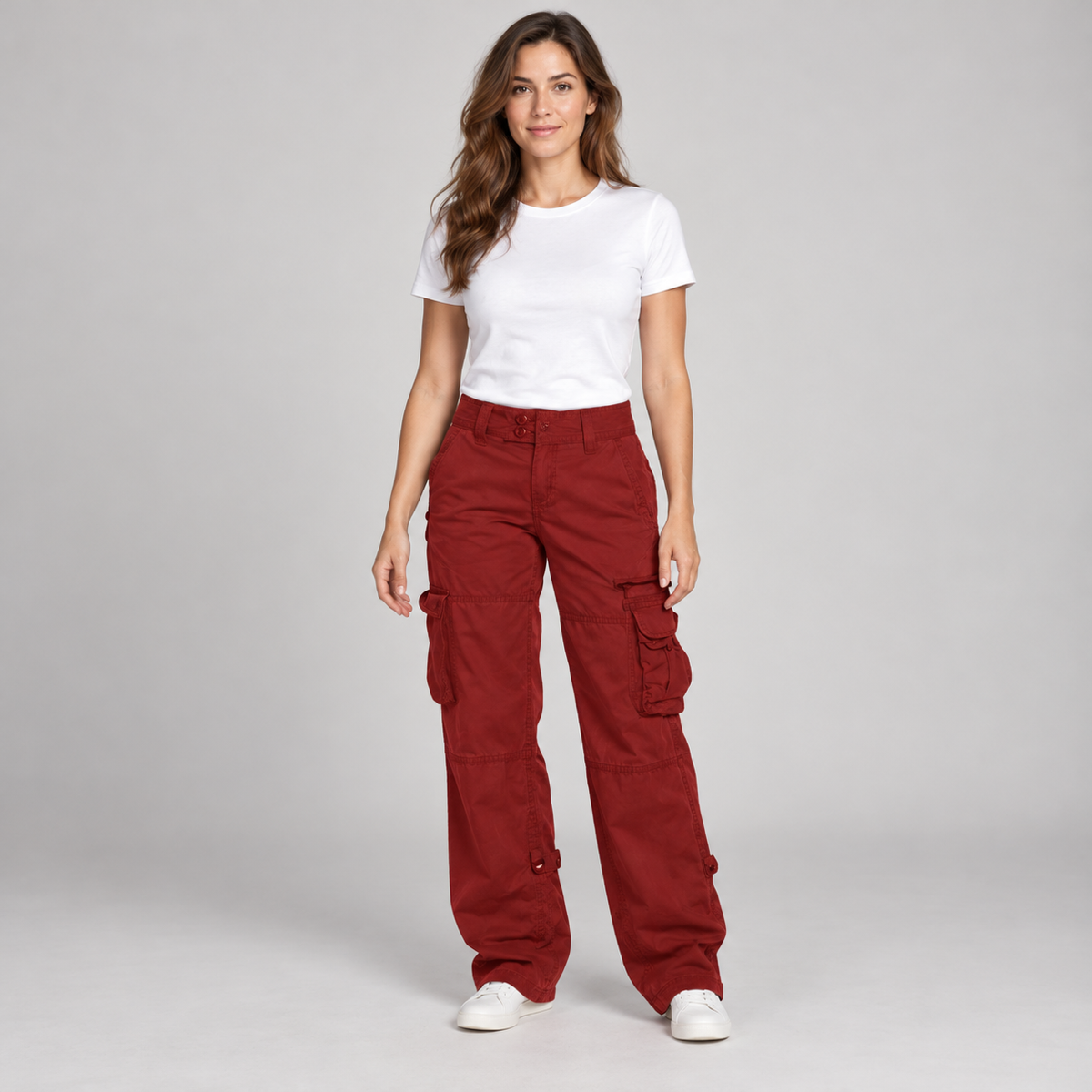 Cargobroek dames relaxed fit met cargozakken op damesmodel, vooraanzicht