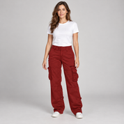 Cargobroek dames relaxed fit met cargozakken op damesmodel, vooraanzicht