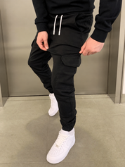 Men's durable slim-fit cargo trousers with deep pockets