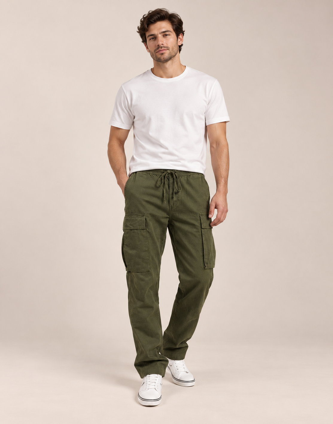 AIDA LENA cargobroek relaxed fit groen, gedragen door een model