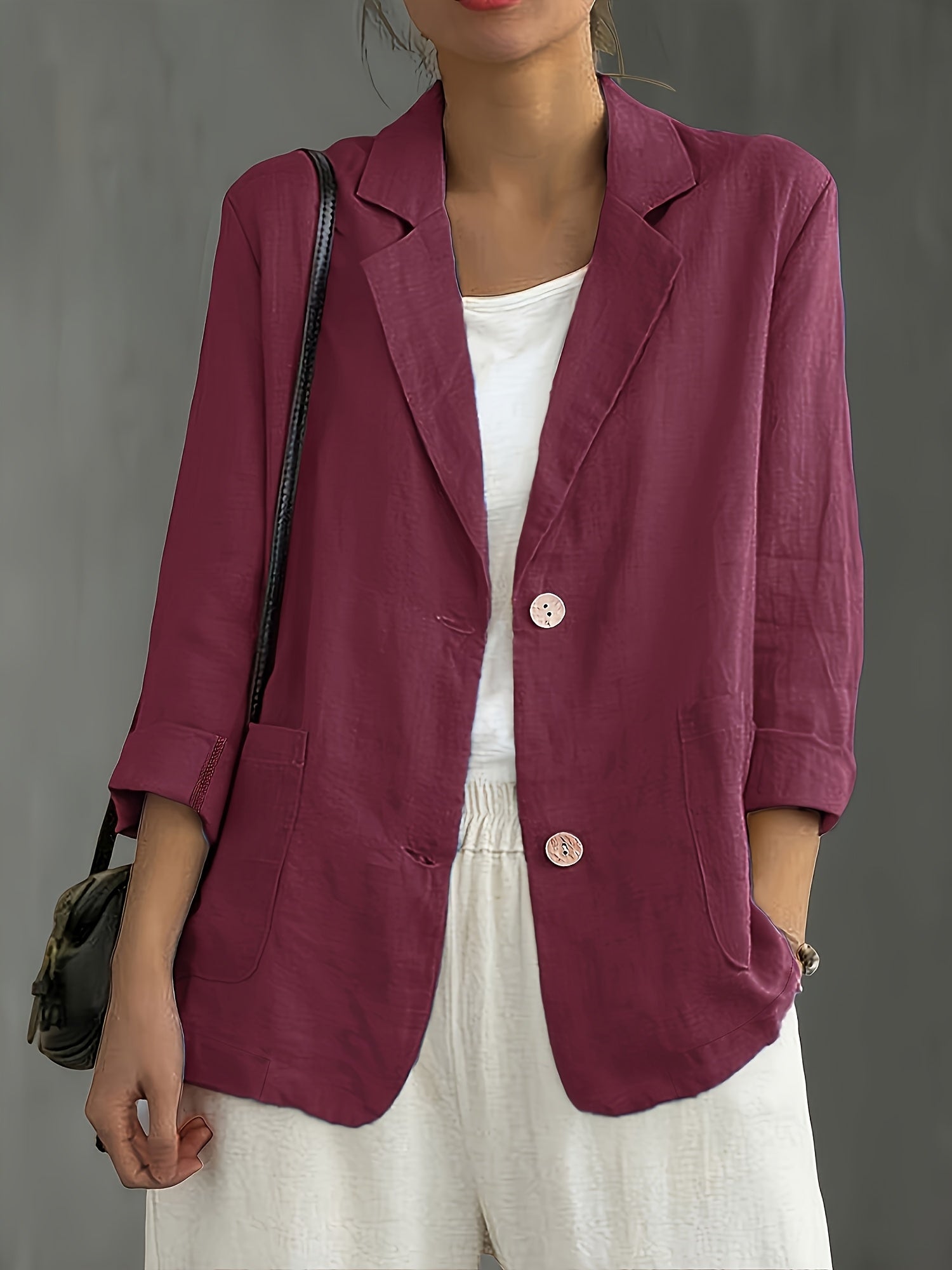 Women's loose-fit blazer with two buttons and roll-up sleeves