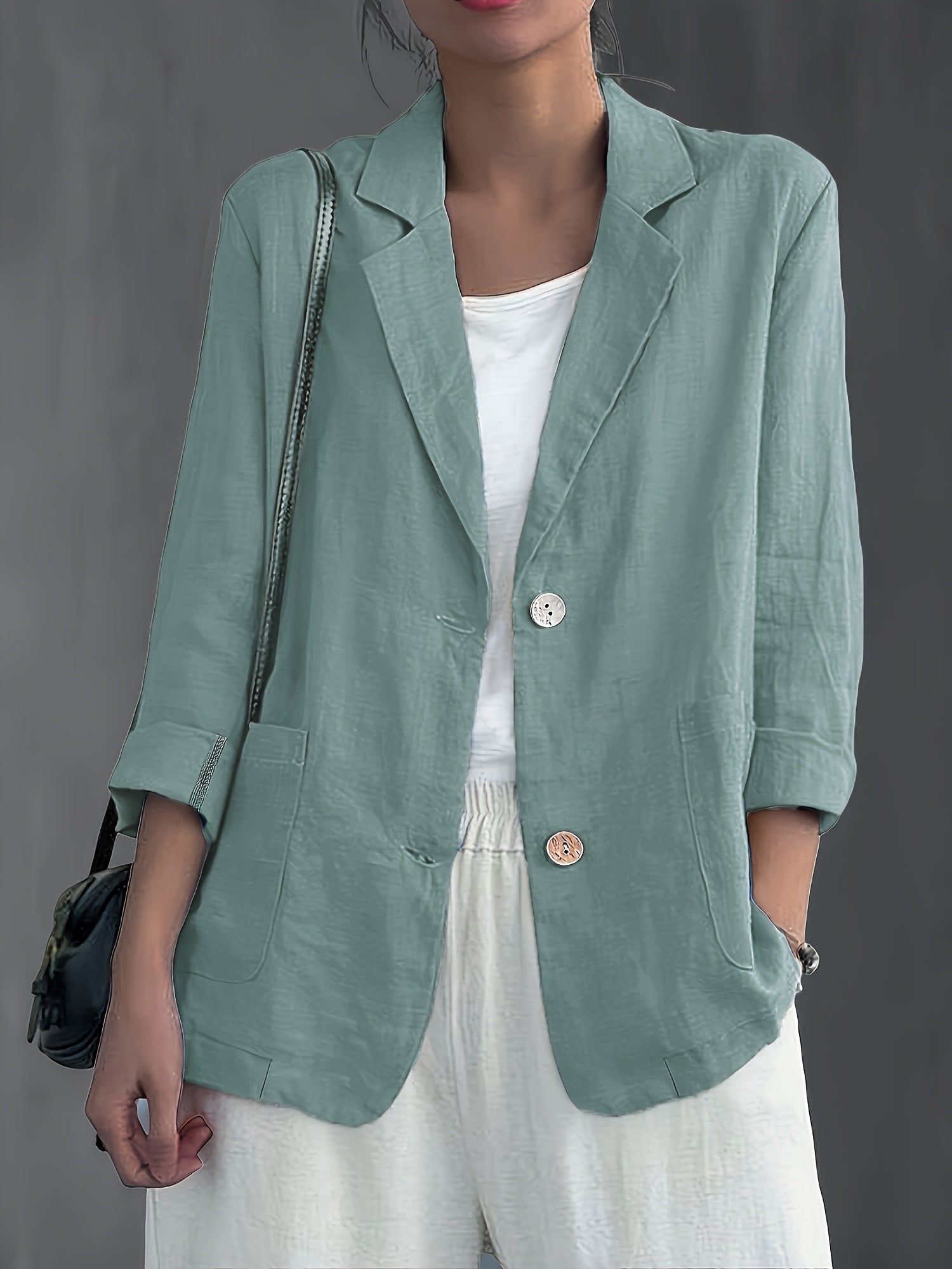 Women's loose-fit blazer with two buttons and roll-up sleeves