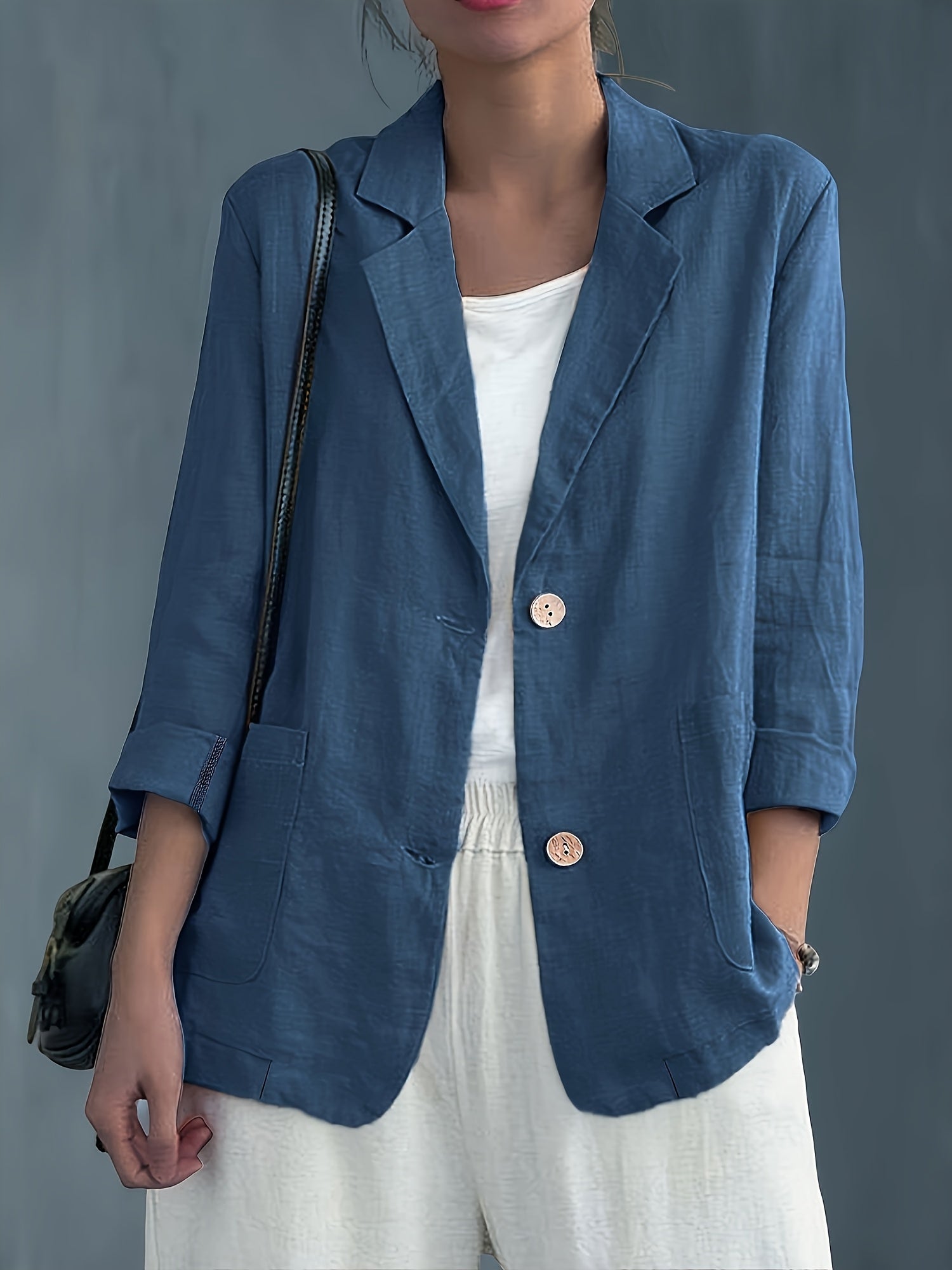 Women's loose-fit blazer with two buttons and roll-up sleeves