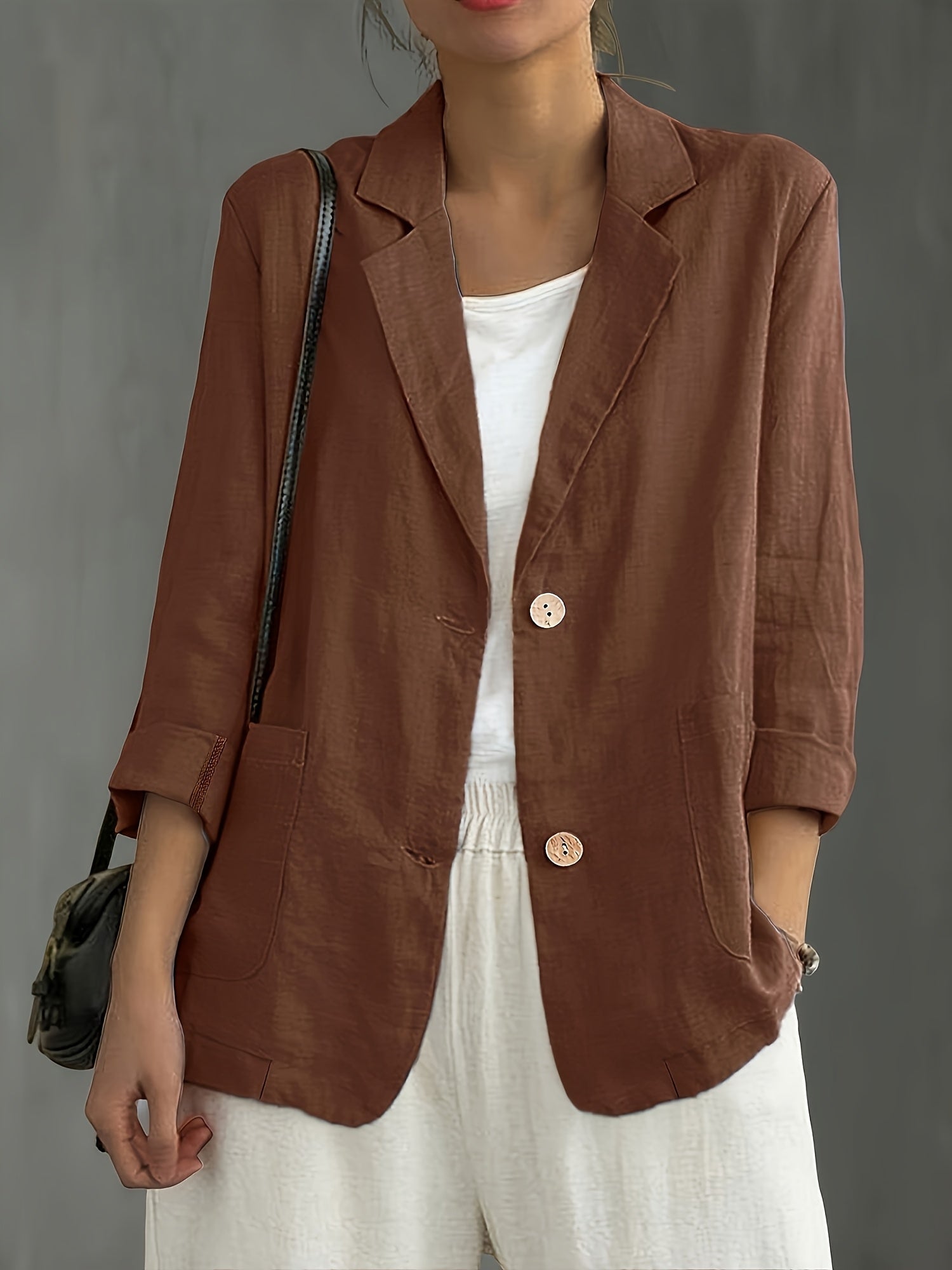 Women's loose-fit blazer with two buttons and roll-up sleeves