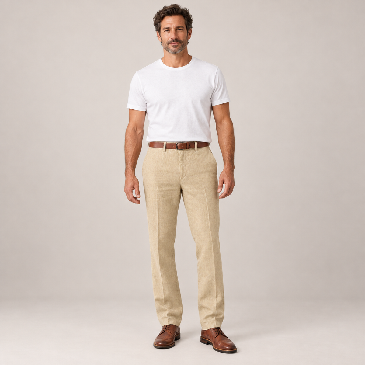 Pantalon heren smart casual slim fit op herenmodel, vooraanzicht