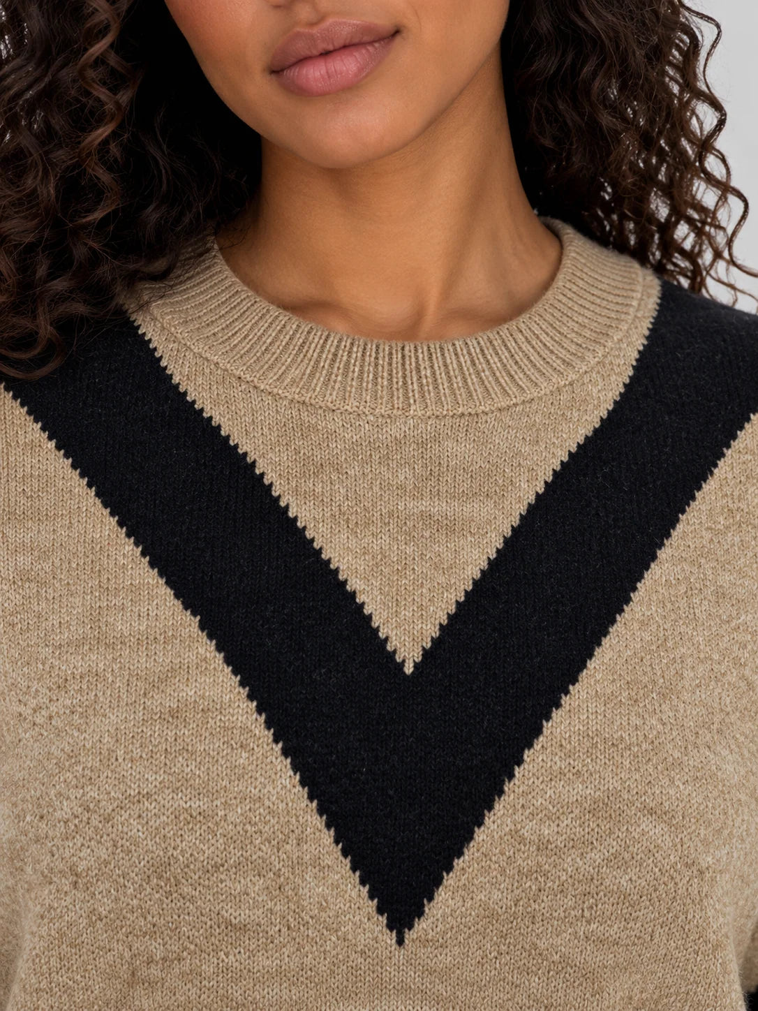 Women's chevron knit jumper in camel and black with crew neck