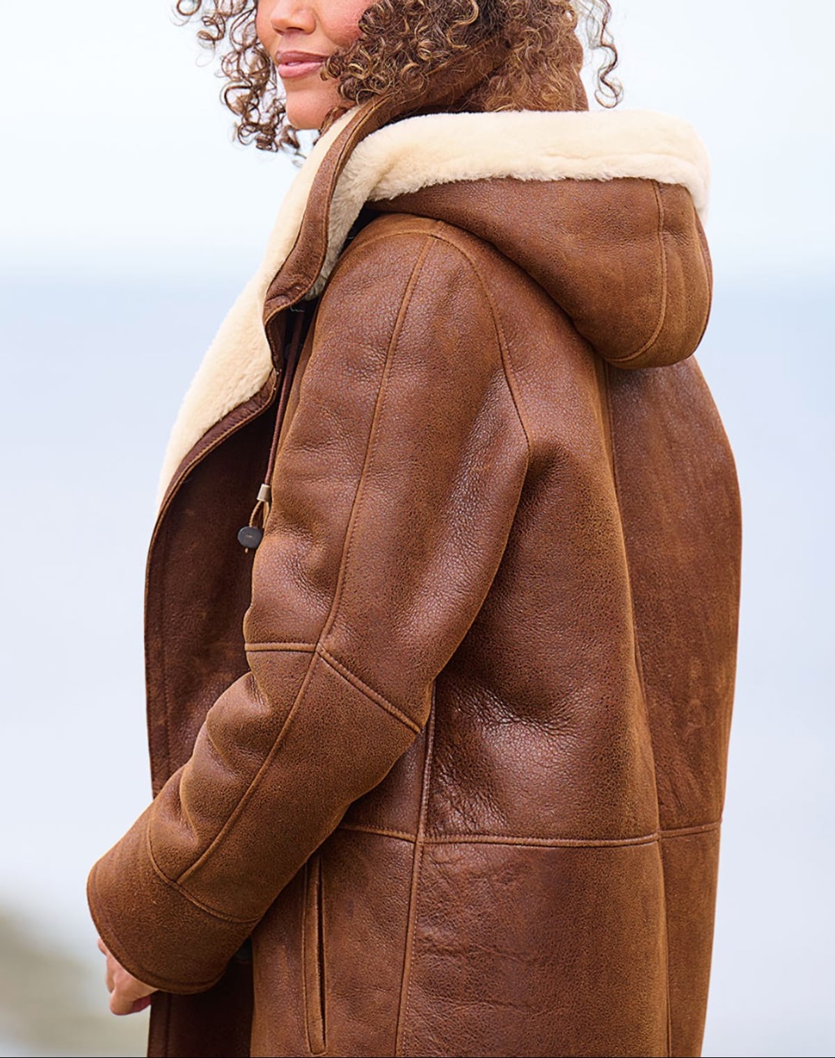 Winterjas dames bruin suède-look met teddyvoering en capuchon