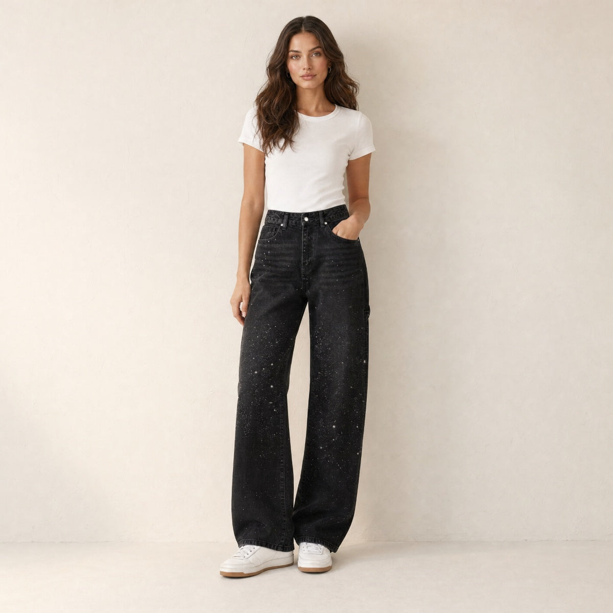 Model in zwarte broek met glitterglans dames, vooraanzicht