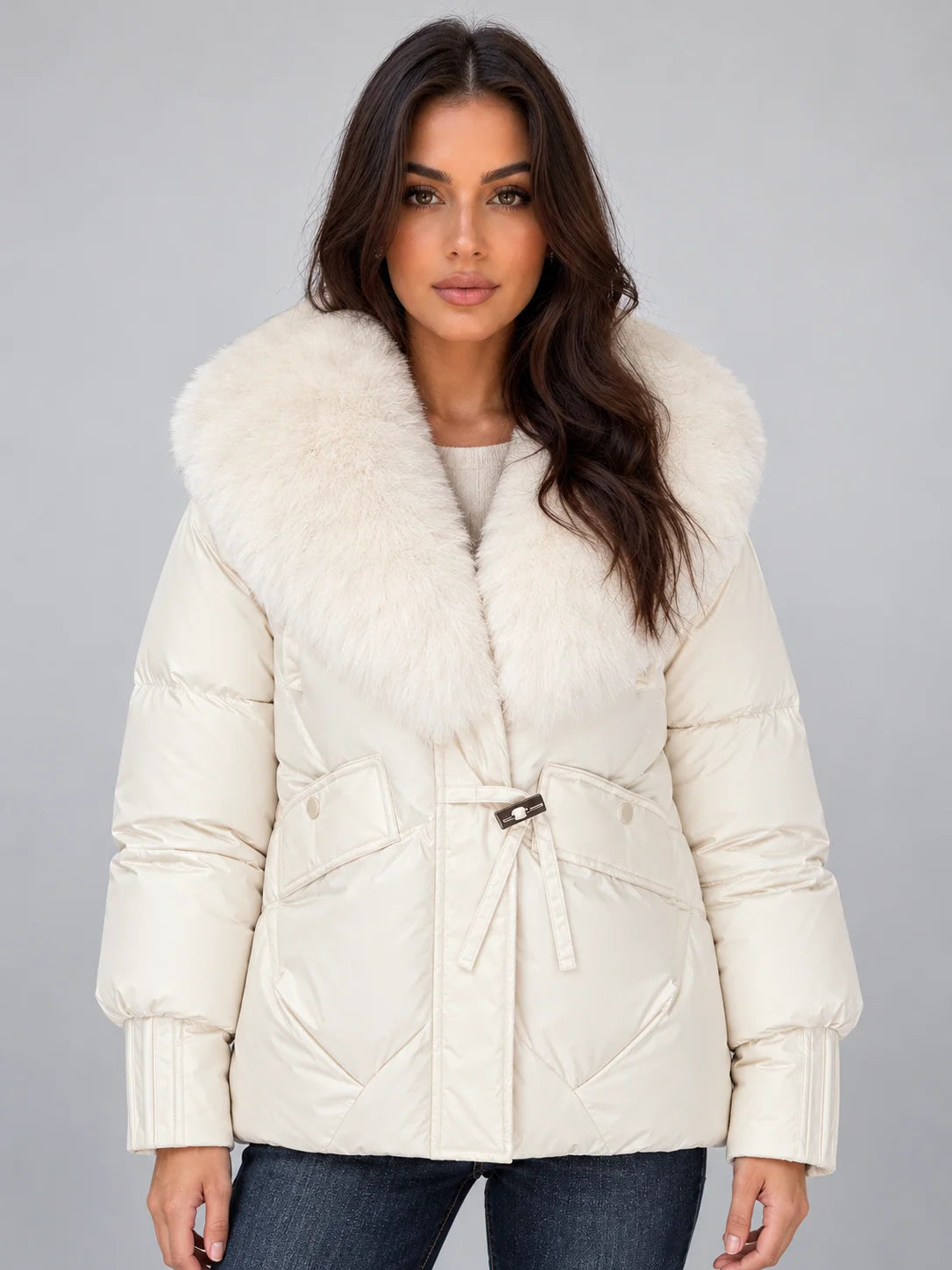 Women's puffer jacket with faux fur collar and drawstring waist in white