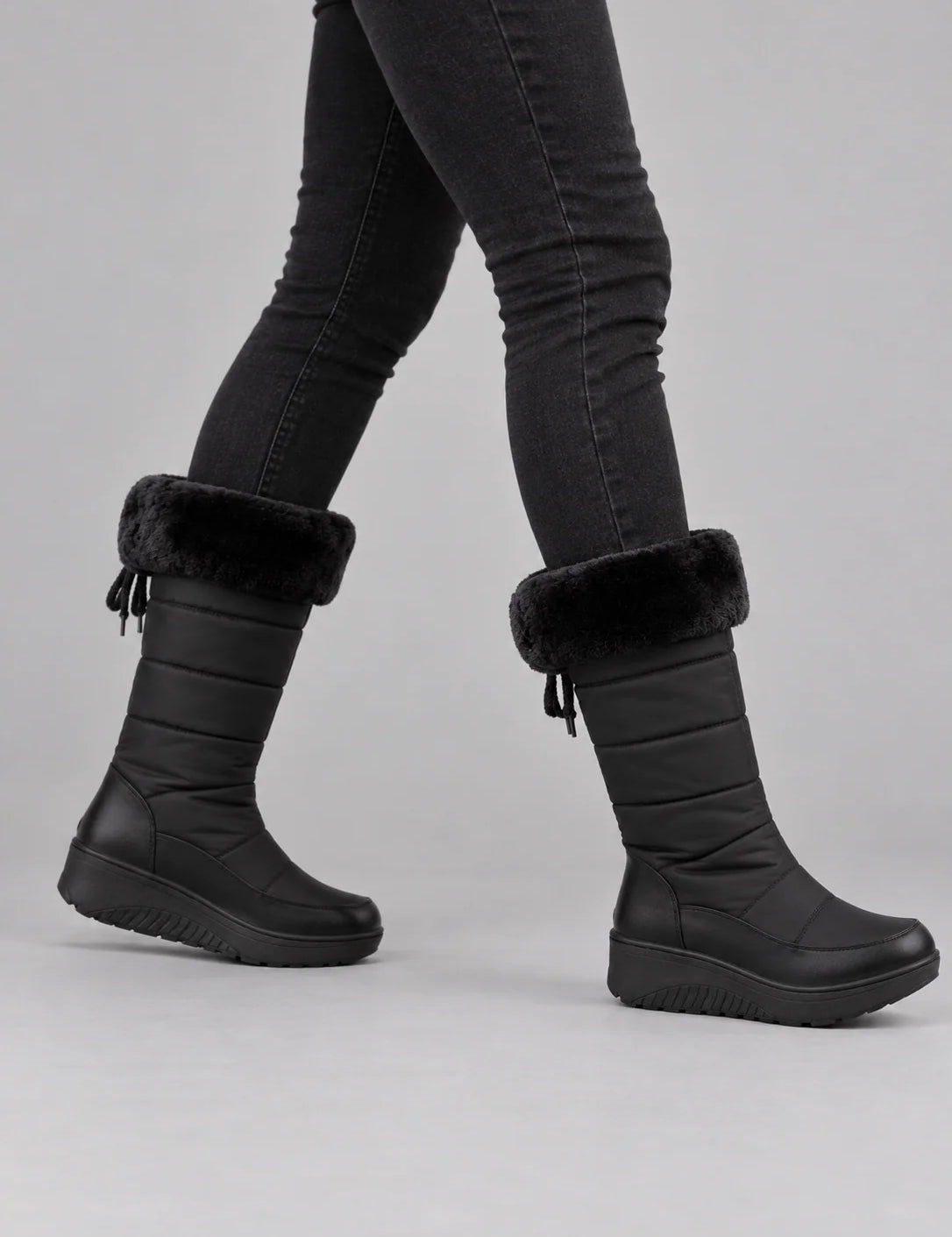 Women's quilted snow boots with faux fur and wedge sole