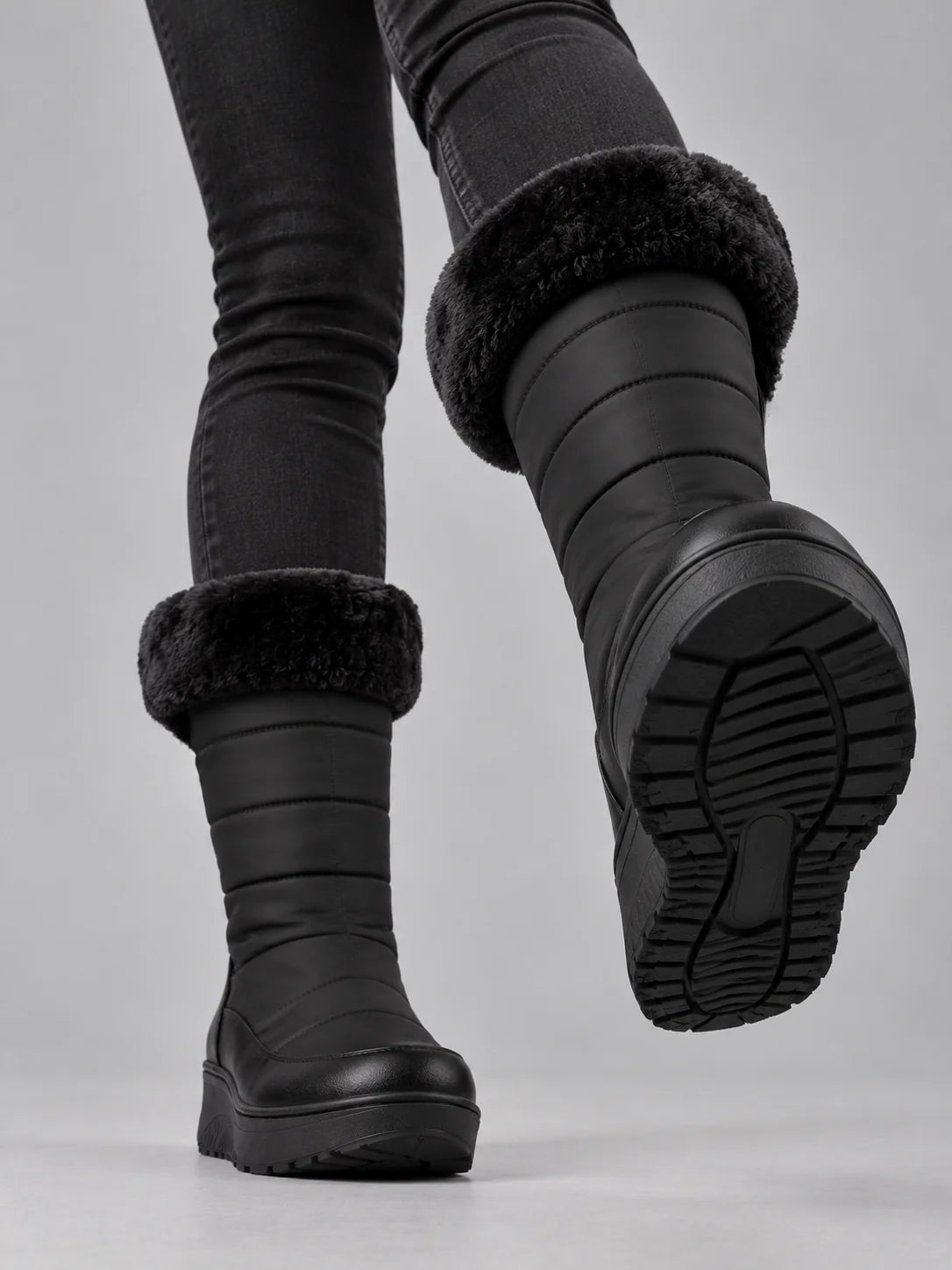 Women's quilted snow boots with faux fur and wedge sole