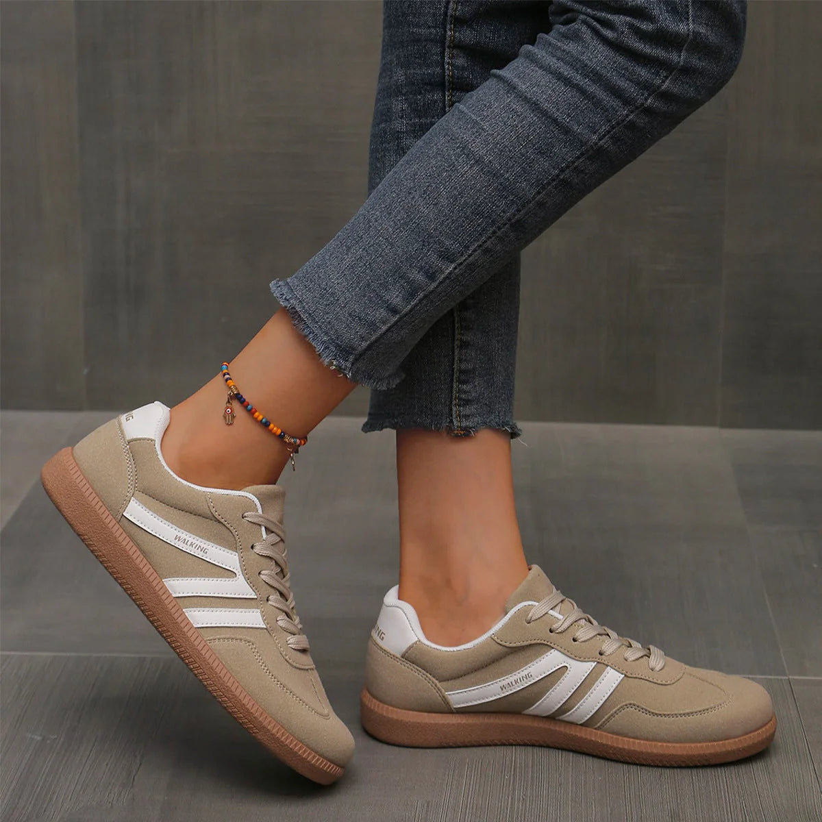 Women's retro striped trainers with wide toe box and footbed