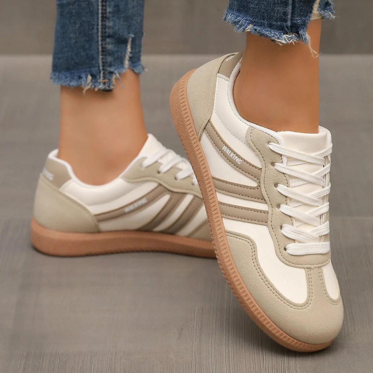 Women's retro striped trainers with wide toe box and footbed