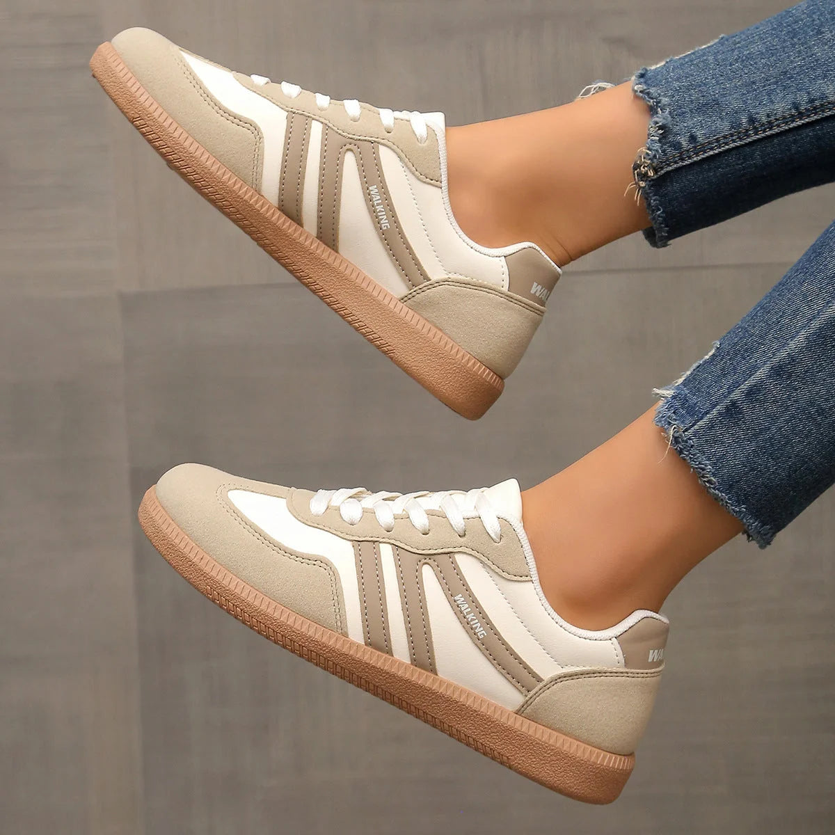 Women's retro striped trainers with wide toe box and footbed