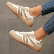 Women's retro striped trainers with wide toe box and footbed