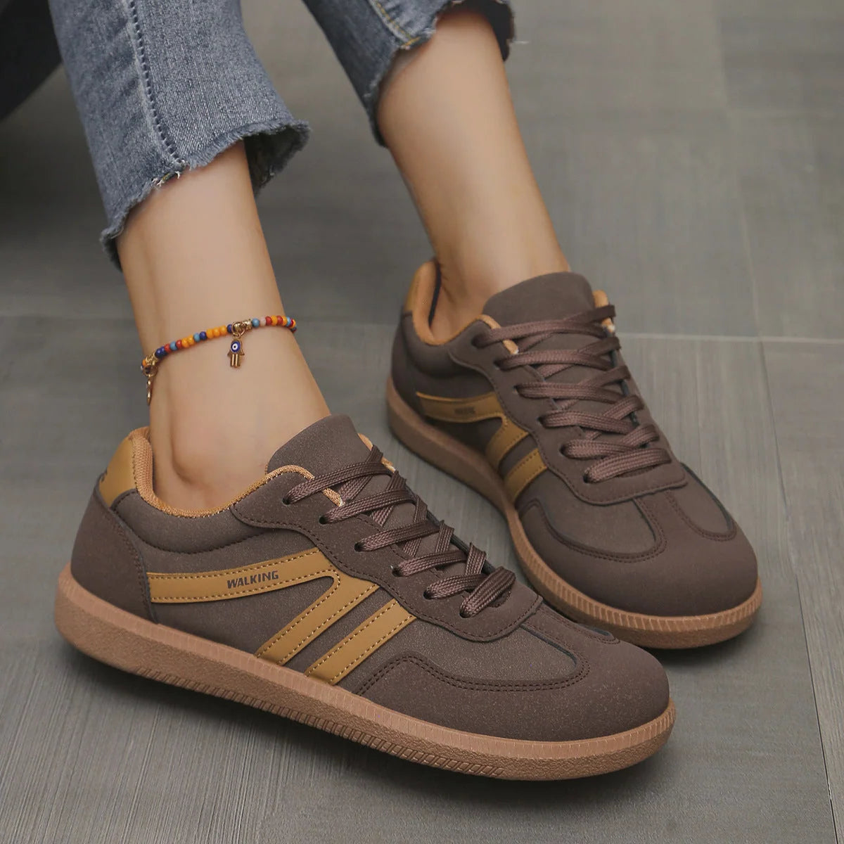 Women's retro striped trainers with wide toe box and footbed