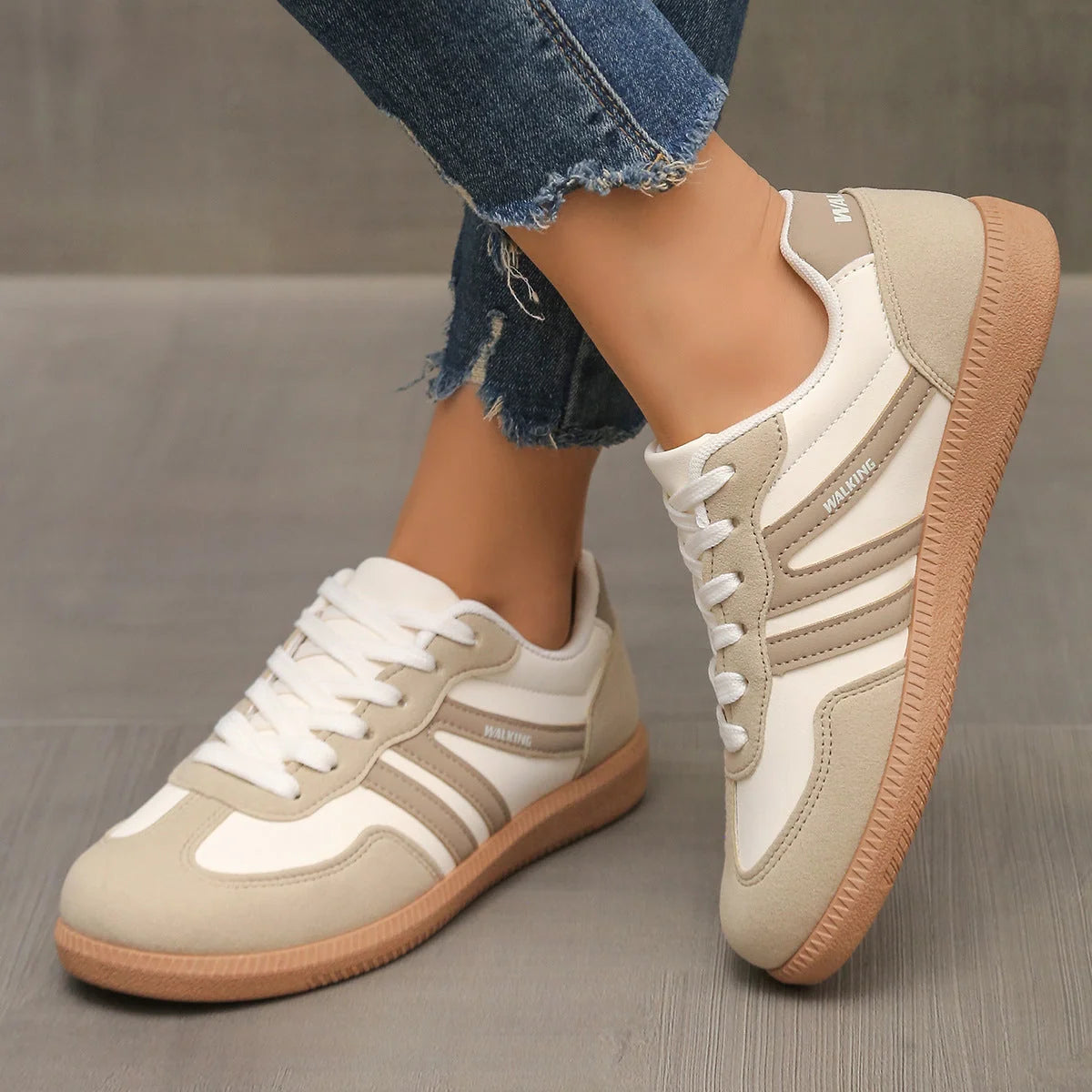 Women's retro striped trainers with wide toe box and footbed in beige