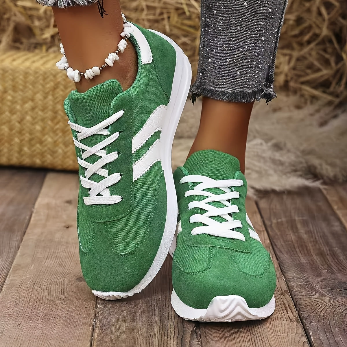 Women's retro trainers with wide toe box and supportive footbed in green