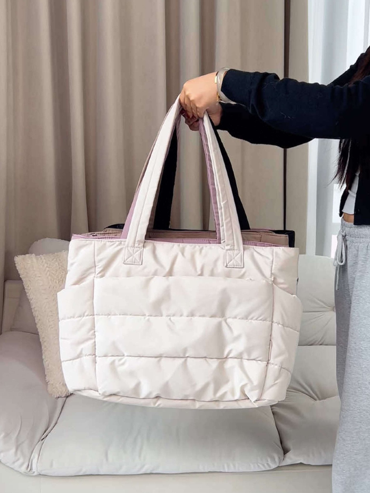 Women's quilted puffer tote bag with zip
