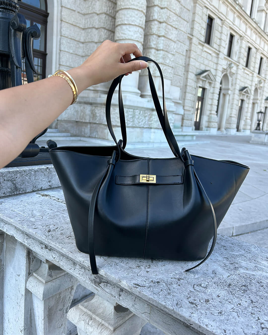 Women's large faux leather tote bag with inner pocket