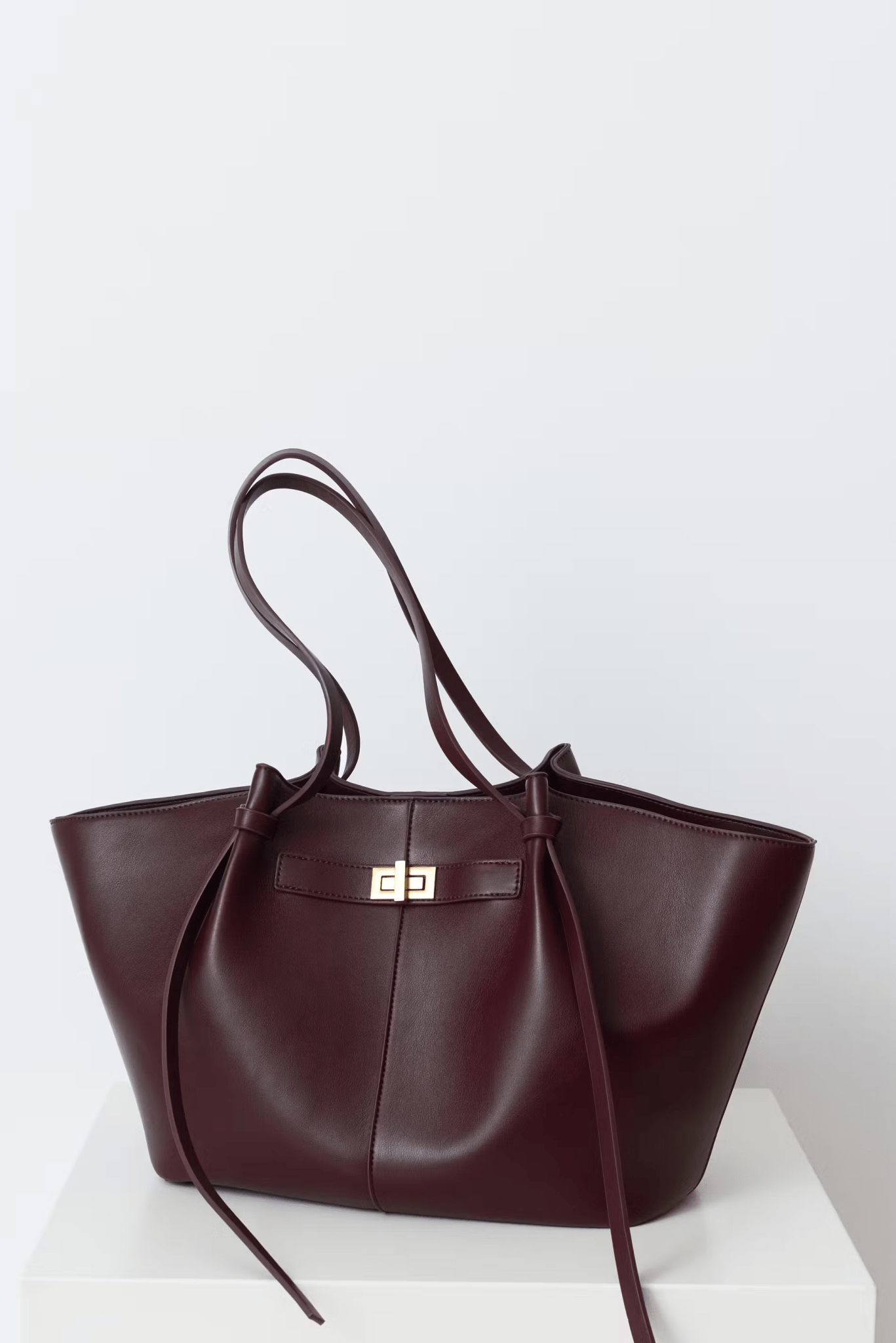 Women's large faux leather tote bag with inner pocket
