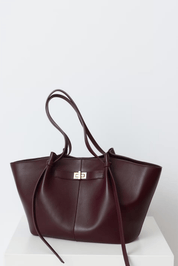 Women's large faux leather tote bag with inner pocket