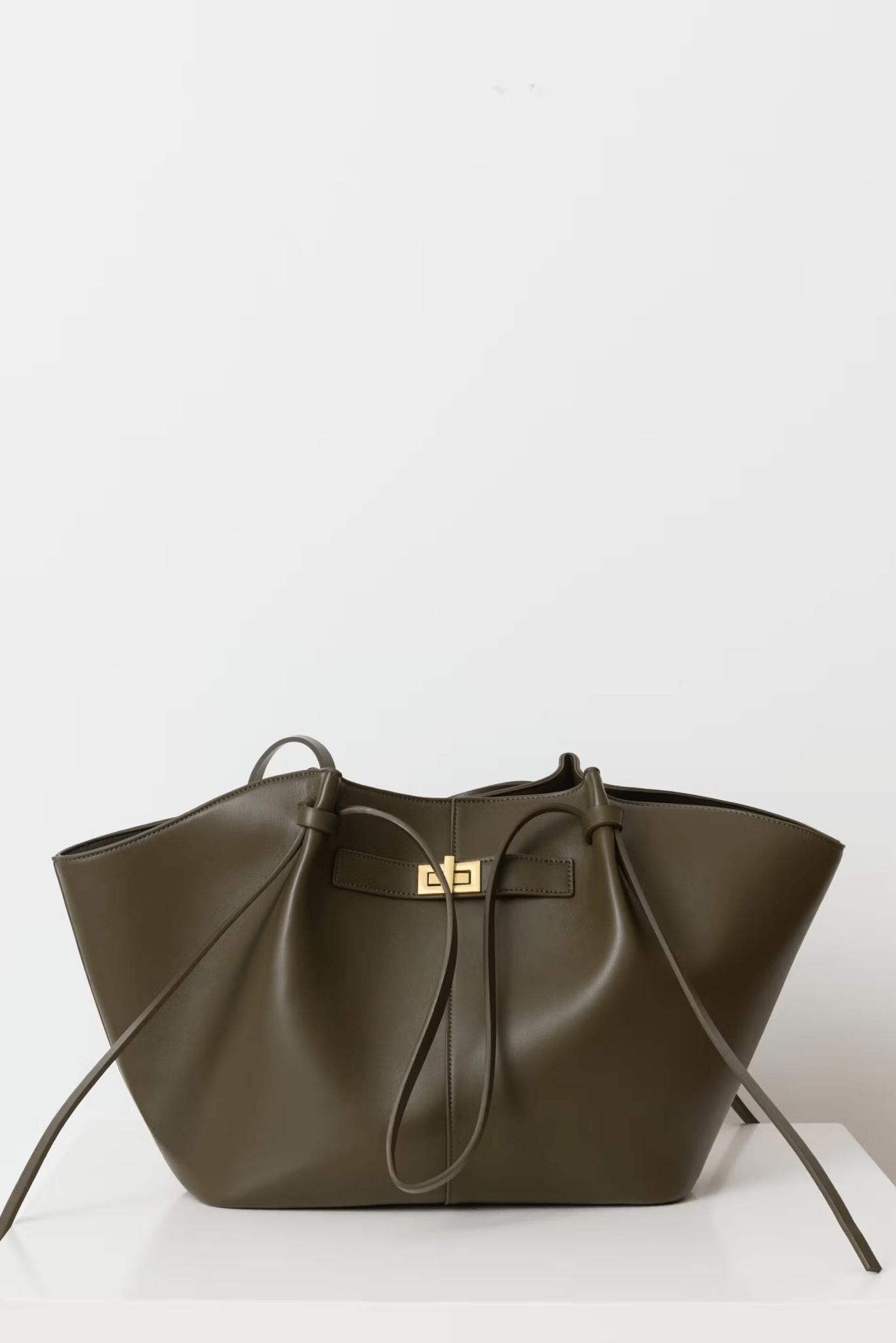 Women's large faux leather tote bag with inner pocket
