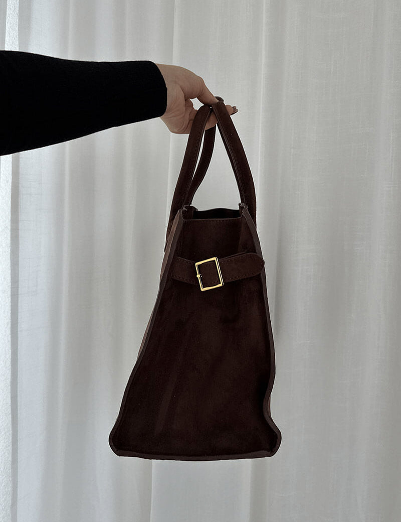 Women's large structured tote bag with adjustable shoulder straps
