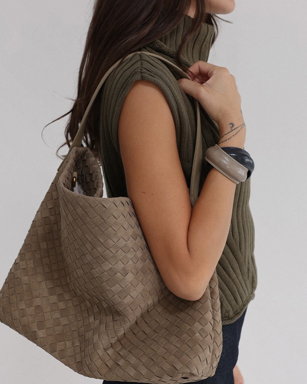 Women's woven faux suede shoulder bag with zip