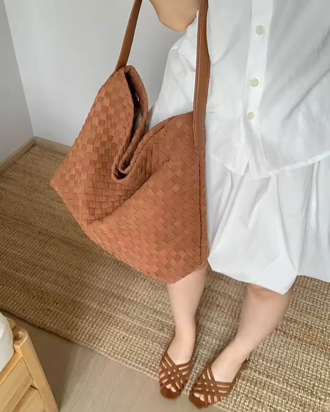 Women's woven faux suede shoulder bag with zip