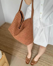 Women's woven faux suede shoulder bag with zip