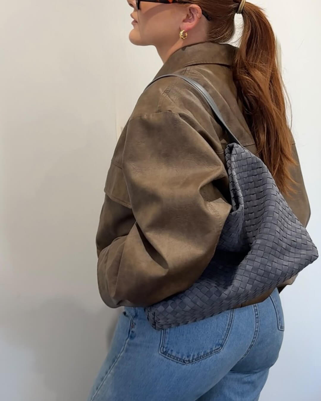 Women's woven faux suede shoulder bag with zip