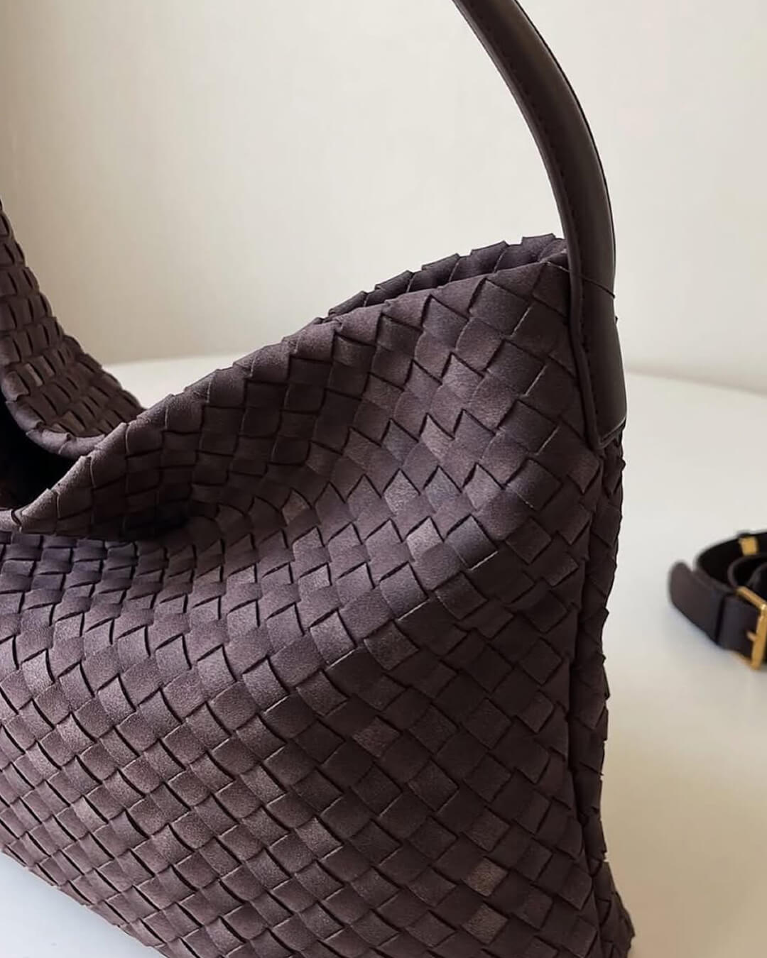 Women's woven faux suede shoulder bag with zip