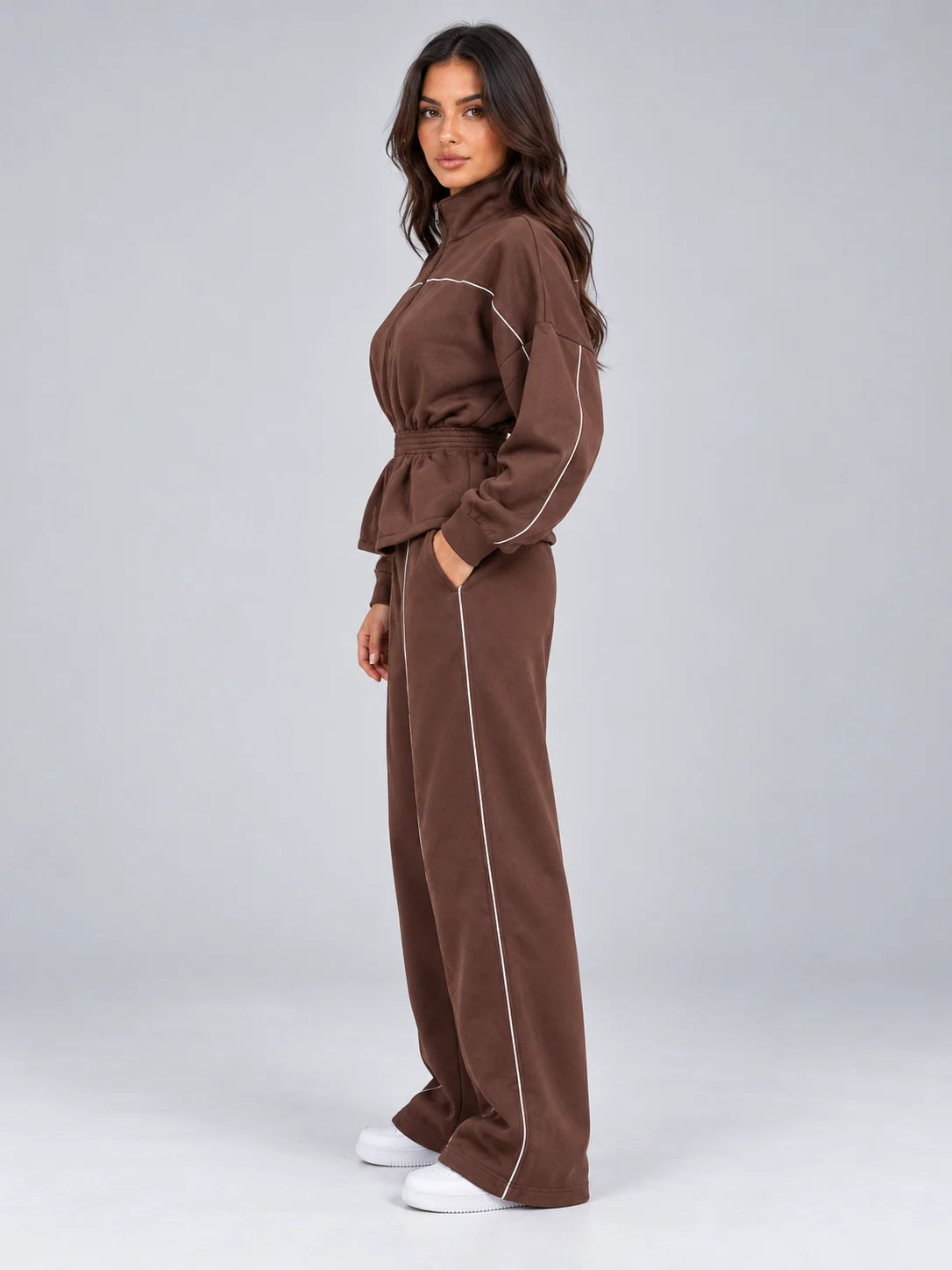 Women's tracksuit with zip jacket and wide leg trousers