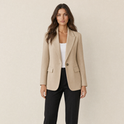 Model in beige nette blazer dames, vooraanzicht
