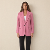 Model in roze lichtgewicht blazer dames, vooraanzicht