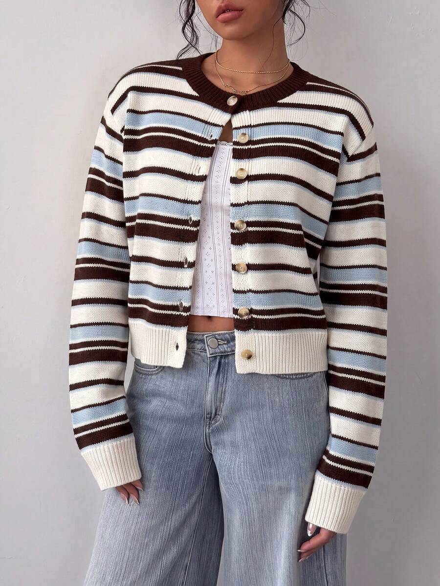 Women's cropped cardigan with round neck and buttons, photo 6